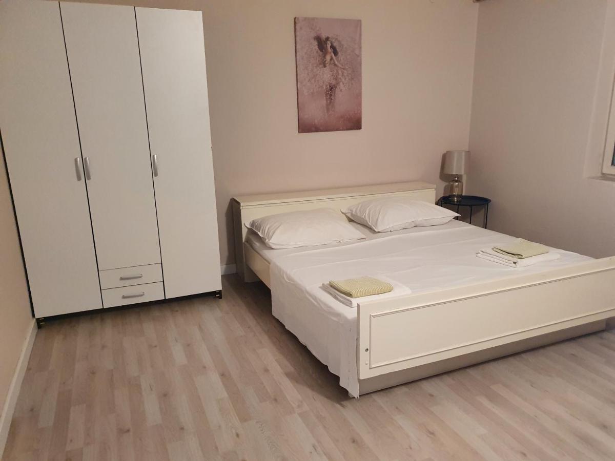 Ferienwohnung Apartman Luka Sinj Exterior foto